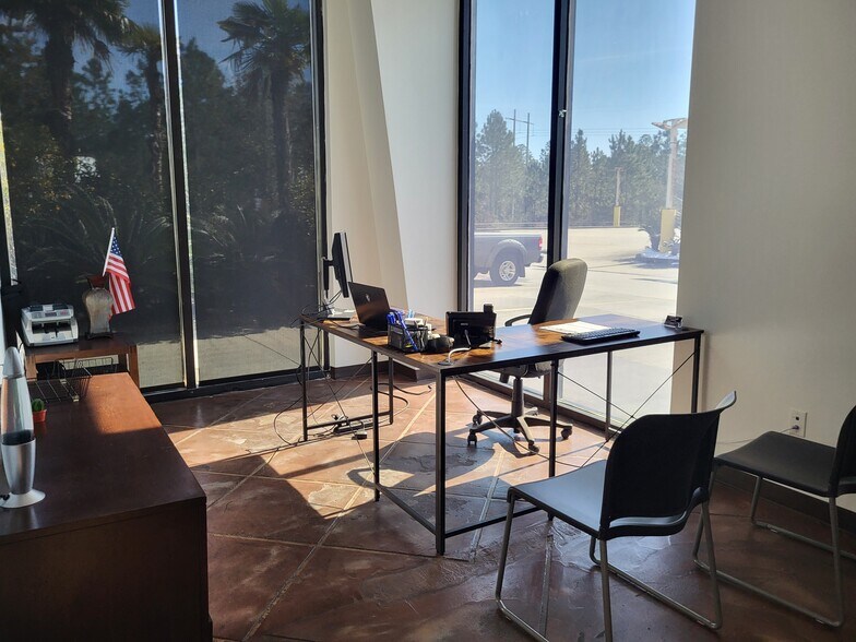 More Photos Of 9140 Canal Rd, Gulfport Light Distribution For Sale