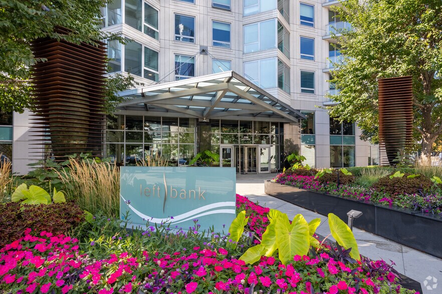 More Photos Of 300 N Canal St, Chicago Apartments For Sale