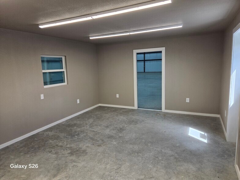 More Photos Of 2420 McKinney st, Rice Industrial For Lease