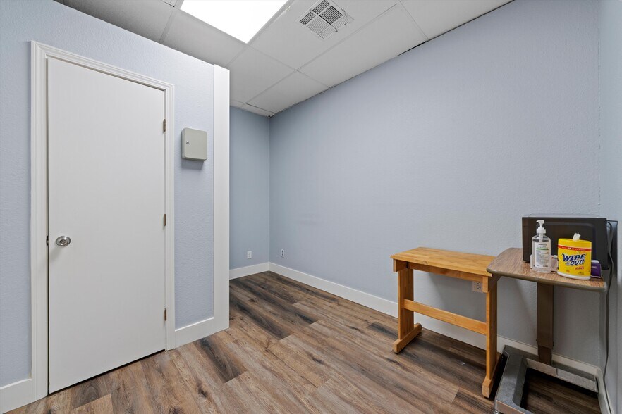 More Photos Of 605 Towne Oaks Dr, Waco Freestanding For Lease