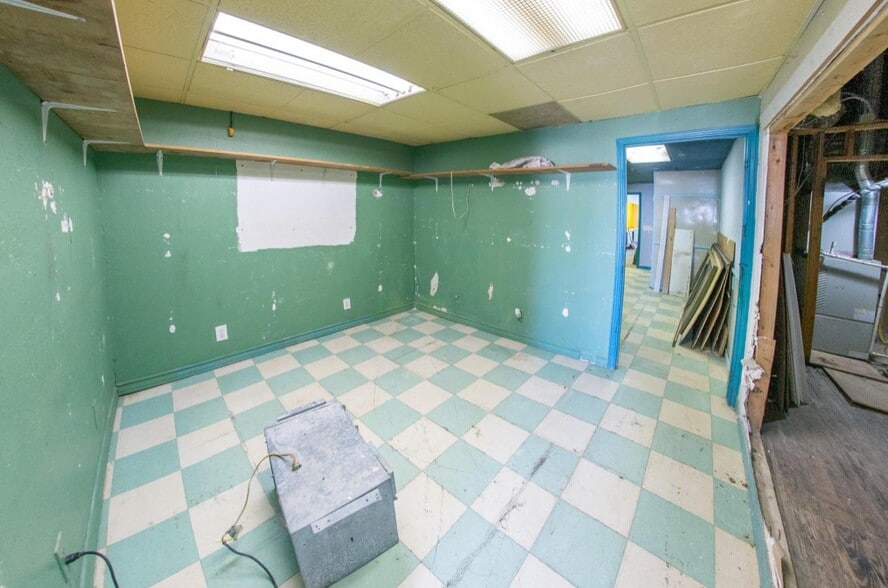 More Photos Of 1222 Main St, Commerce General Retail For Sale