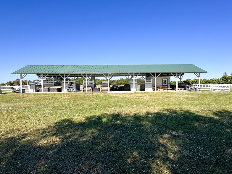 More Photos Of 6580 69th St, Vero Beach Veterinarian Kennel For Sale