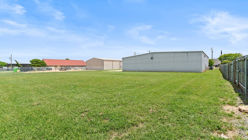 More Photos Of 4911 Shed Rd, Bossier City Light Distribution For Lease