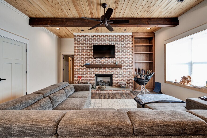 More Photos Of 1050 Whisperwood Trl NE, Cleveland Light Distribution For Sale