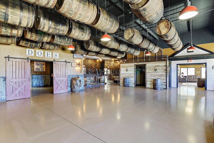 More Photos Of 15 Jackson Cir, Florence Restaurant For Sale