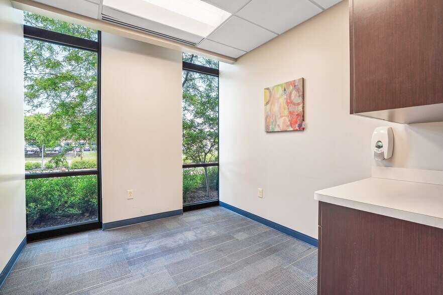 More Photos Of 560 N Cleveland Ave, Westerville Medical For Lease