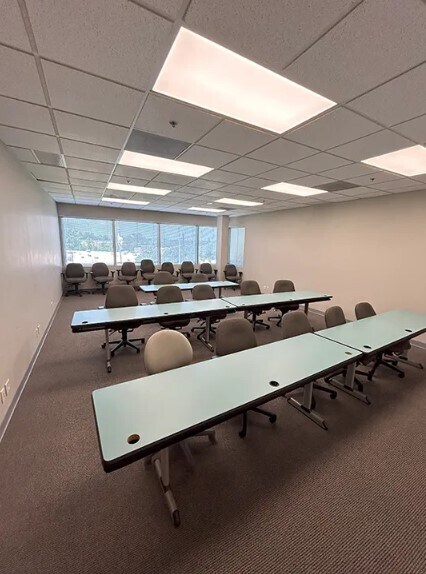 More Photos Of 80 Cottontail Ln, Somerset Office For Lease