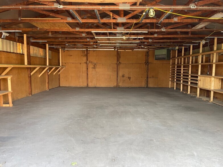 More Photos Of 3911 S Rochester Rd, Rochester Hills Storefront For Lease