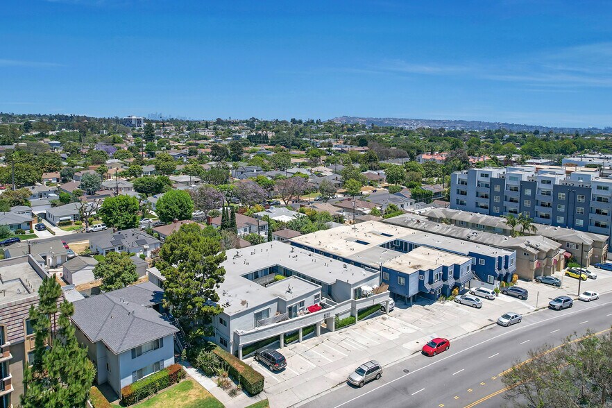 More Photos Of 2820 S Sepulveda Blvd, Los Angeles Apartments For Sale