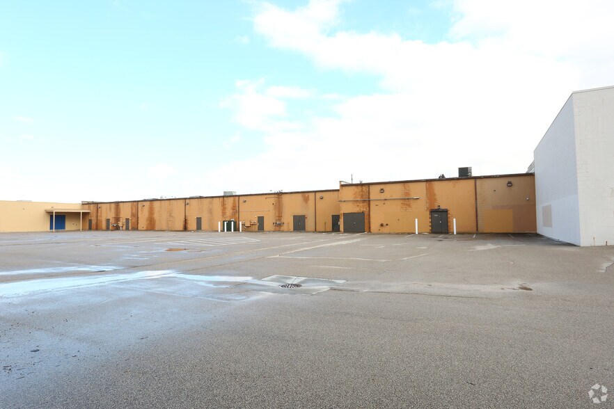 More Photos Of 4345-4781 Bay Rd, Saginaw Freestanding For Lease