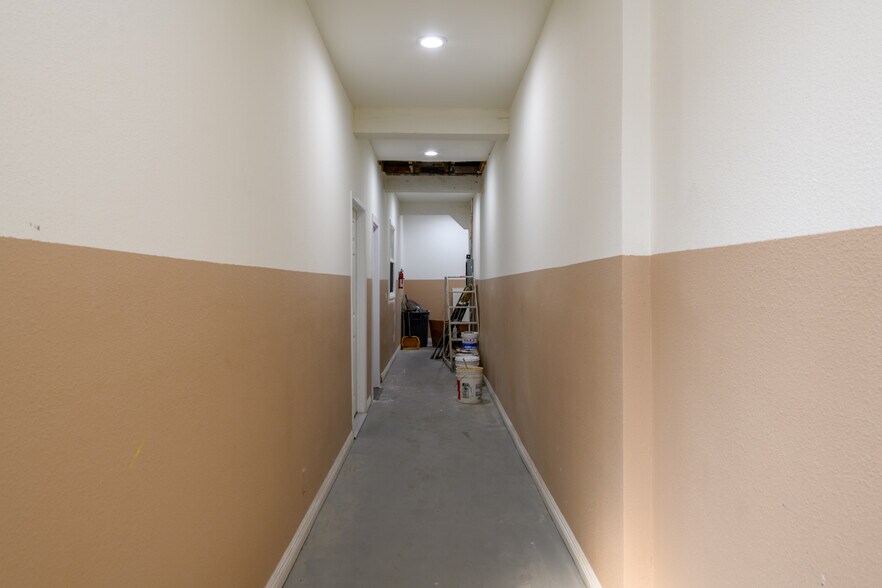 More Photos Of 5454 Virginia Ave, Los Angeles Showroom For Sale