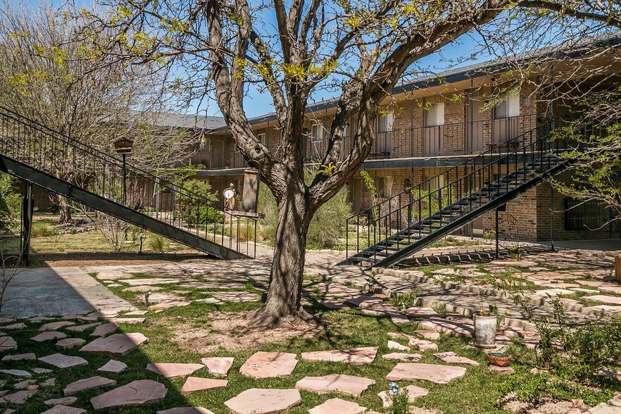 More Photos Of 1031 N Sumner St, Pampa Apartments For Sale