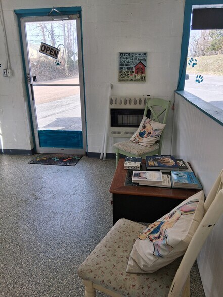 More Photos Of 22 Riverview Ave, Pikeville Freestanding For Sale