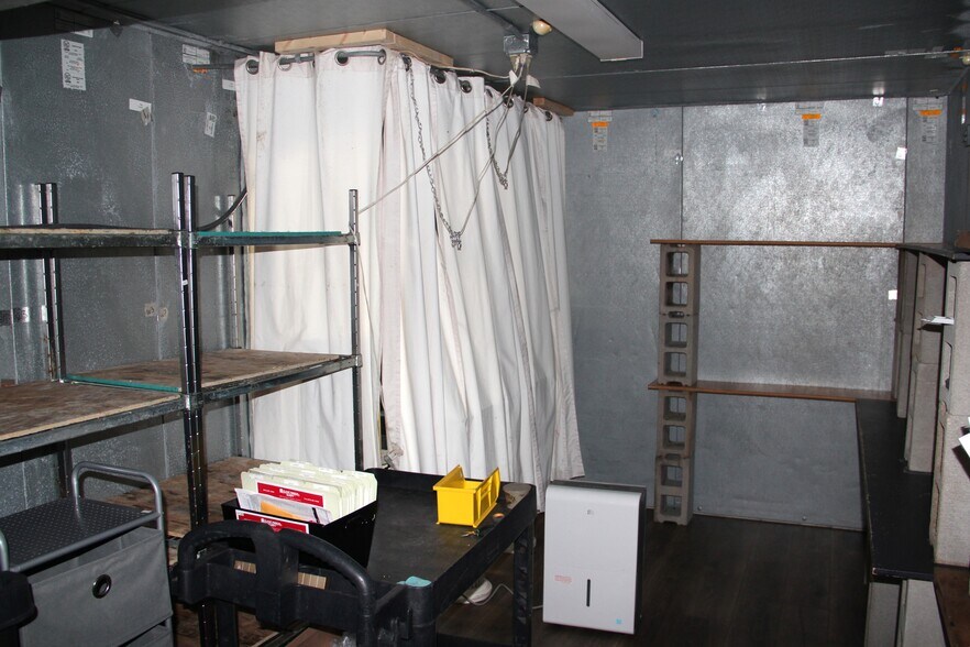 More Photos Of 446 S Main St, Winner General Retail For Sale