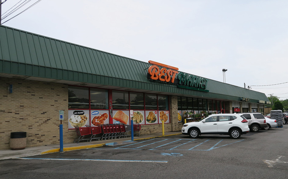 Primary Photo Of 3 Udall Rd, West Islip General Retail For Lease