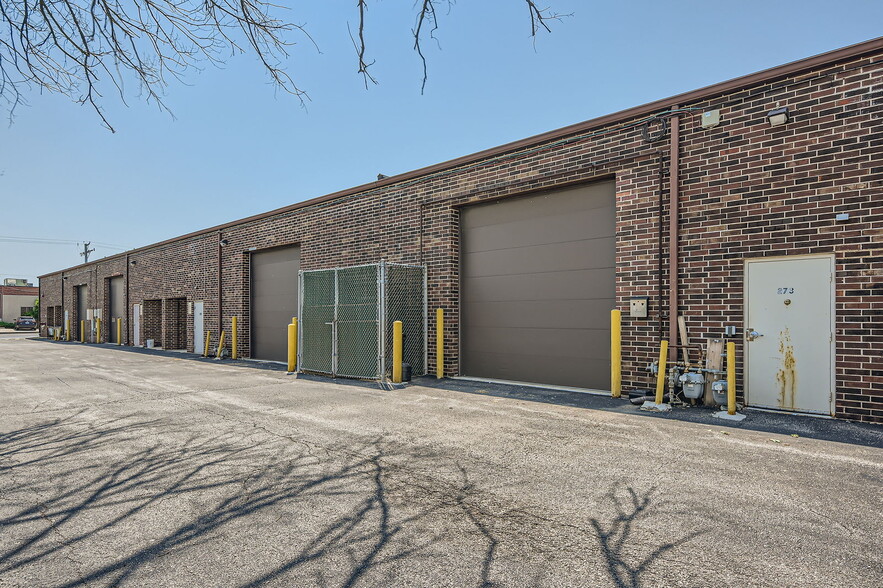 Primary Photo Of 271-285 E Helen Rd, Palatine Light Distribution For Lease