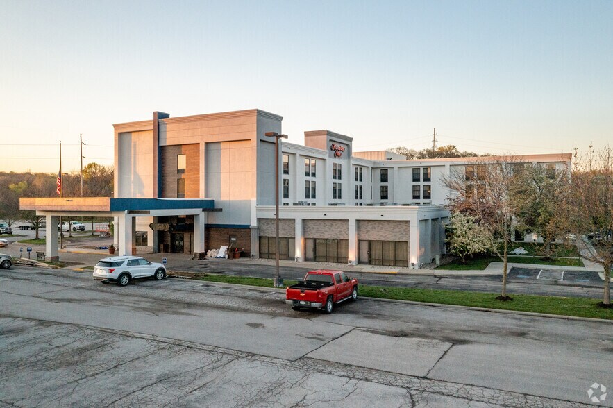 More Photos Of 16555 Midland Dr, Shawnee Hotel For Sale