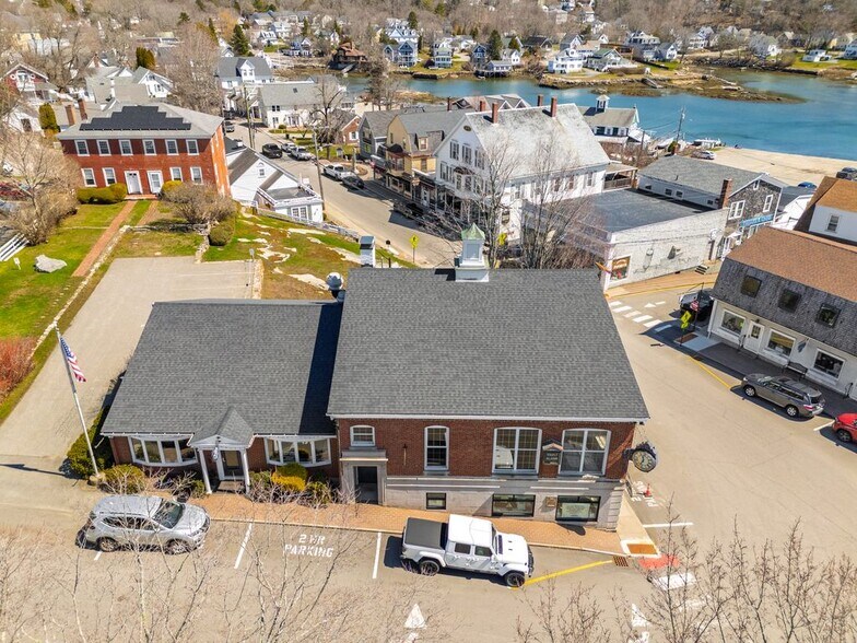 More Photos Of 4 Townsend Ave, Boothbay Harbor Freestanding For Sale