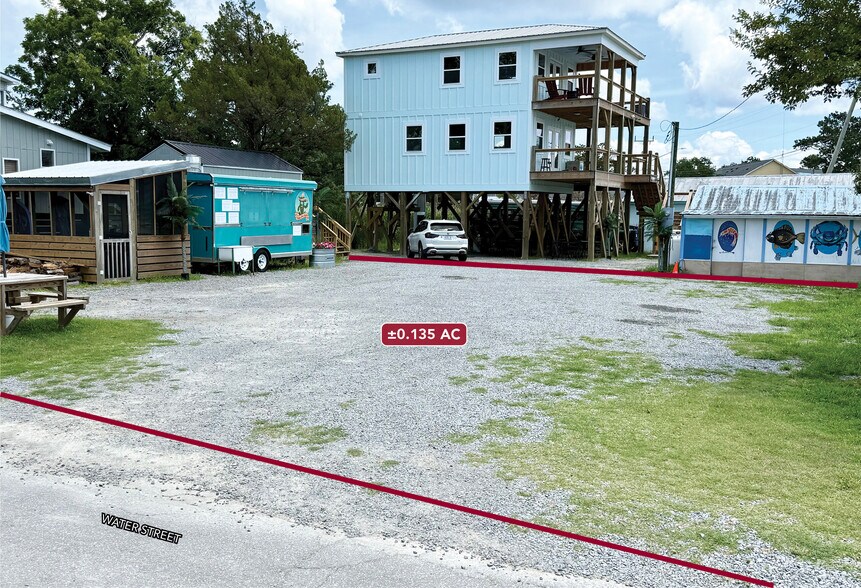 More Photos Of 402 Water St, Oriental Land For Sale
