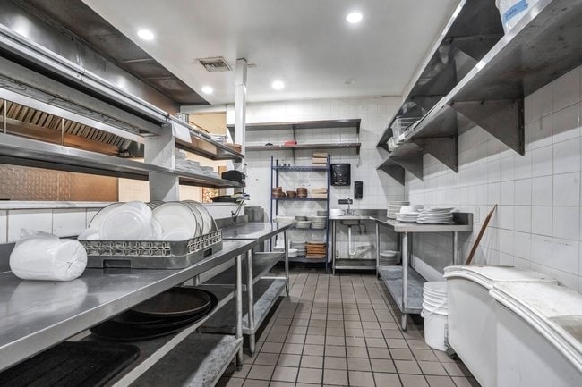 More Photos Of 7653 International Dr, Orlando Freestanding For Lease