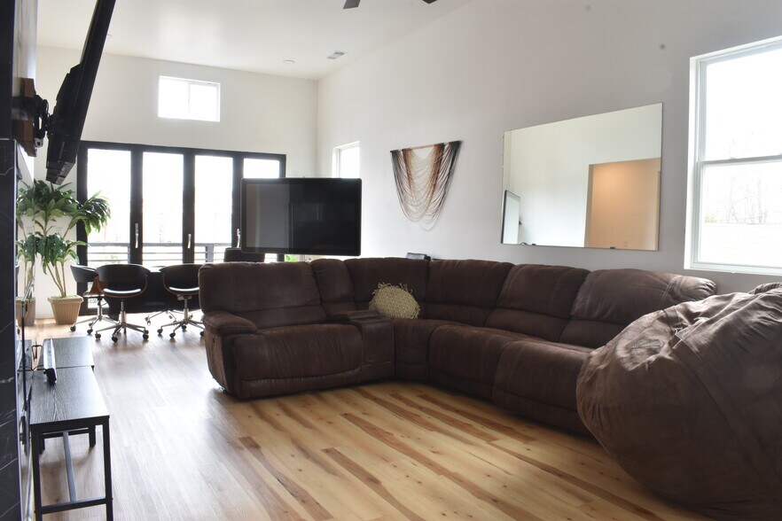 More Photos Of 235 Candler Rd SE, Atlanta Specialty For Sale