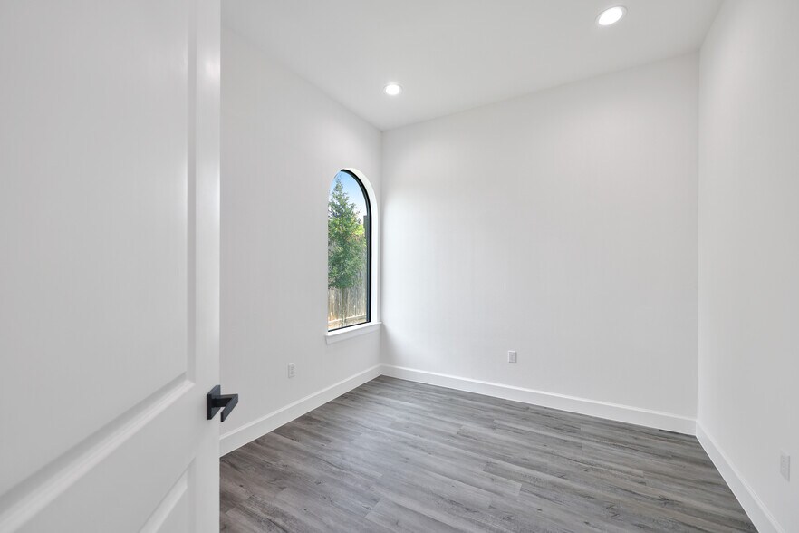 More Photos Of 284 Ed English Dr, Shenandoah Medical For Sale