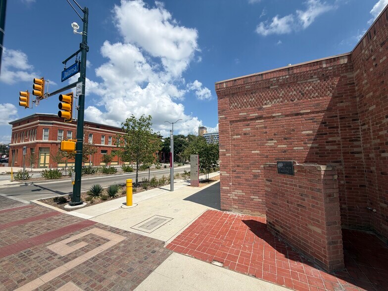 More Photos Of 717 Dolorosa St, San Antonio Office For Lease