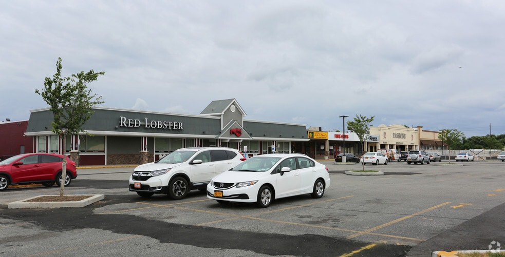 More Photos Of 211-235 Old Country Rd, Carle Place Unknown For Lease