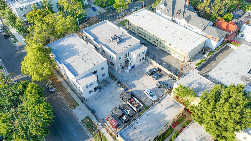 More Photos Of 1220 W 27th St, Los Angeles Dormitory For Sale