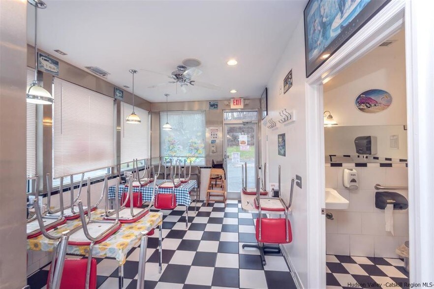 More Photos Of 90 Old Rt-9w, Port Ewen Restaurant For Sale