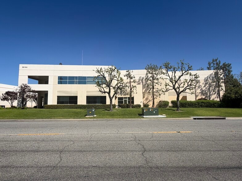 Primary Photo Of 26140 Avenue Hall, Valencia Manufacturing For Lease