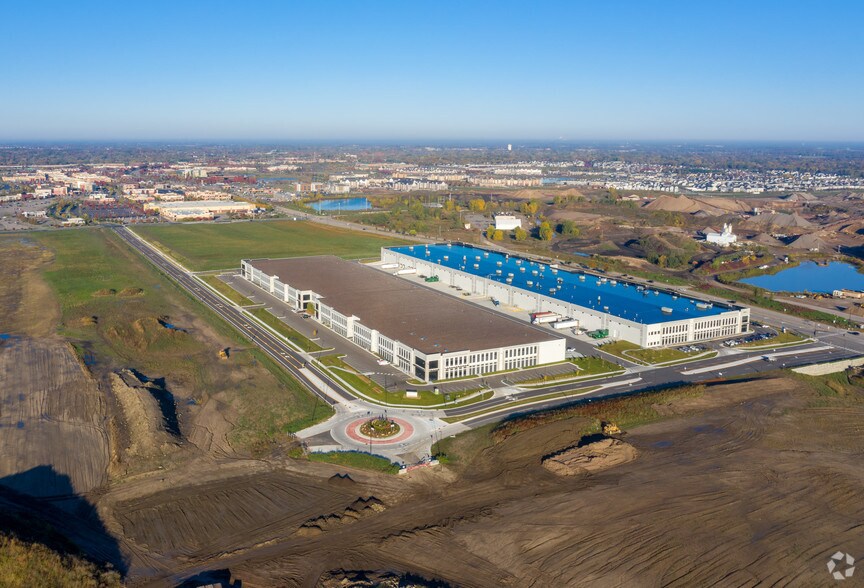 More Photos Of 10500-10680 Fountains Dr, Maple Grove Warehouse For Lease