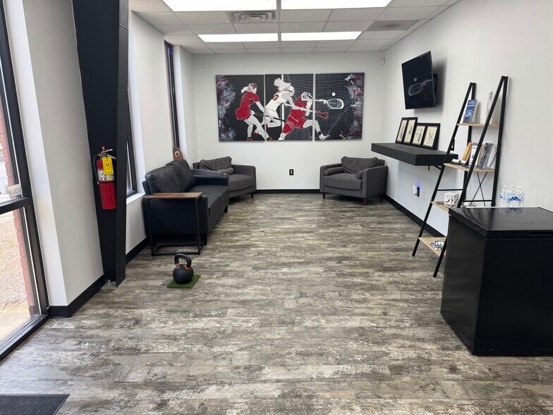 More Photos Of 1060 Union Center Dr, Alpharetta Distribution For Lease