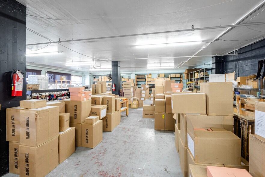 More Photos Of 8815 Av Du Parc, Montréal Loft Creative Space For Sale