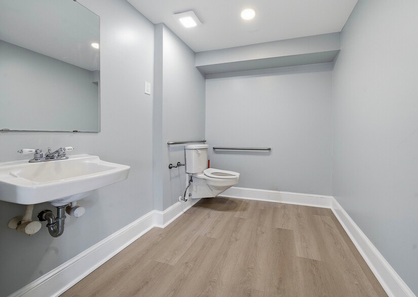 More Photos Of 729 Dekalb Pike, King Of Prussia Office For Lease