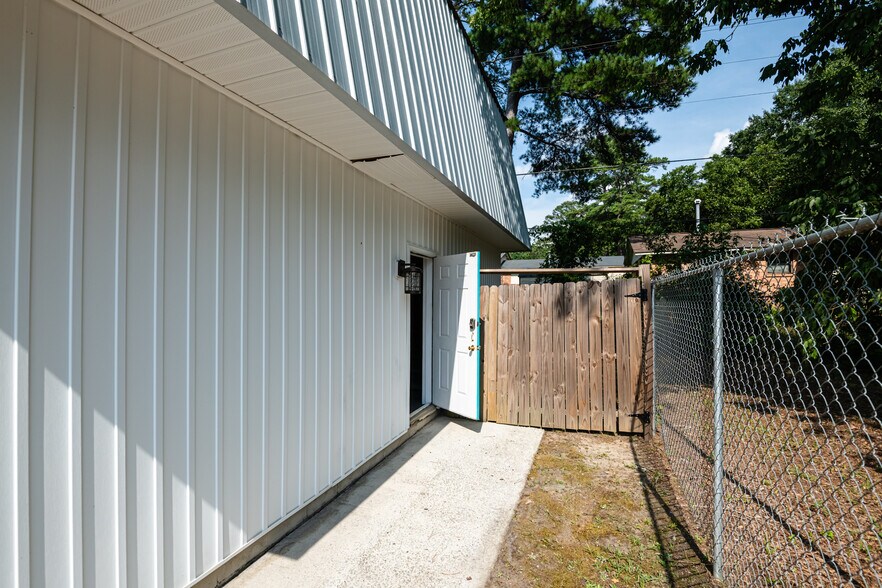 More Photos Of 123 Lawand Dr, Columbia Office Residential For Sale