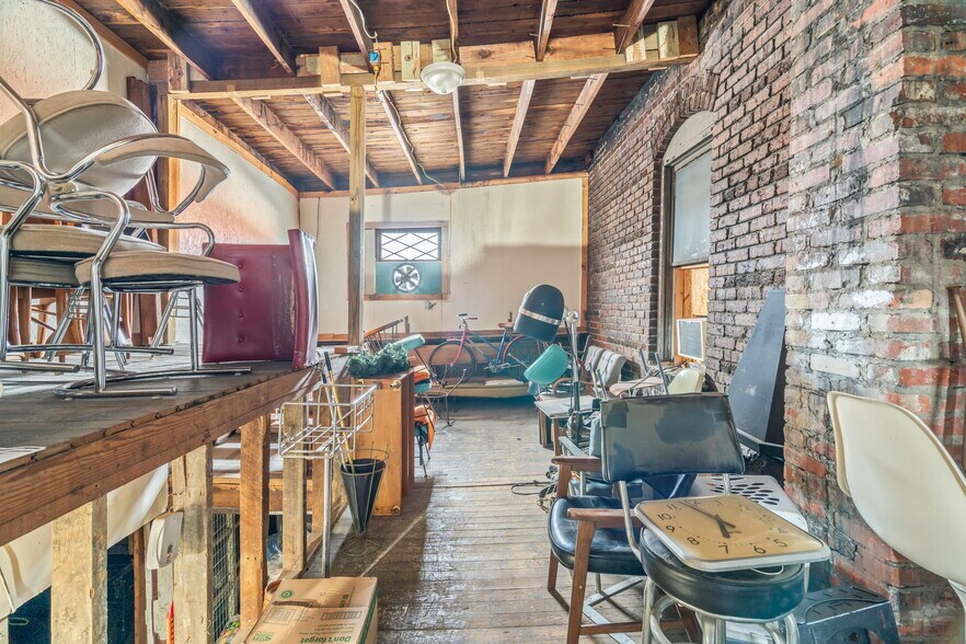 More Photos Of 824 Tennessee Ave, Etowah Storefront Retail Office For Sale