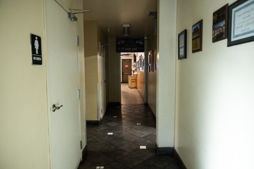 More Photos Of 1515 W Deer Valley Rd, Phoenix Warehouse For Sale