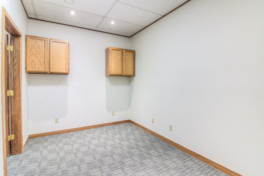 More Photos Of 304-308 N 3rd St, Yakima Office For Sale