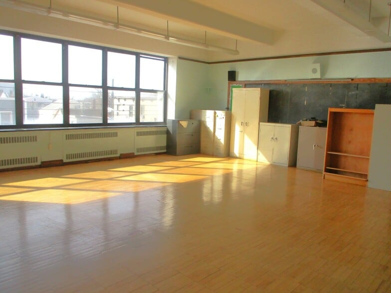 More Photos Of 237 Jerome St, Brooklyn Schools For Lease