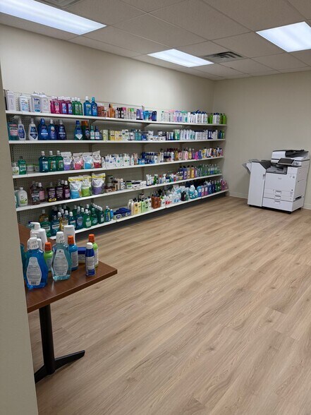 More Photos Of 303 SW 18th St, Bentonville Office For Lease