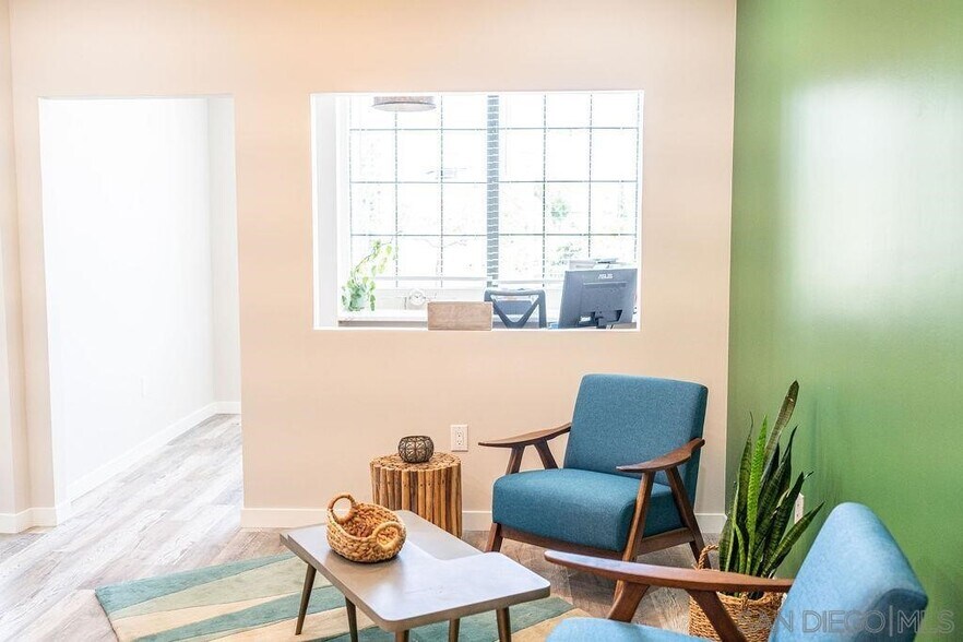 More Photos Of 1015 Chestnut Ave, Carlsbad Office For Sale