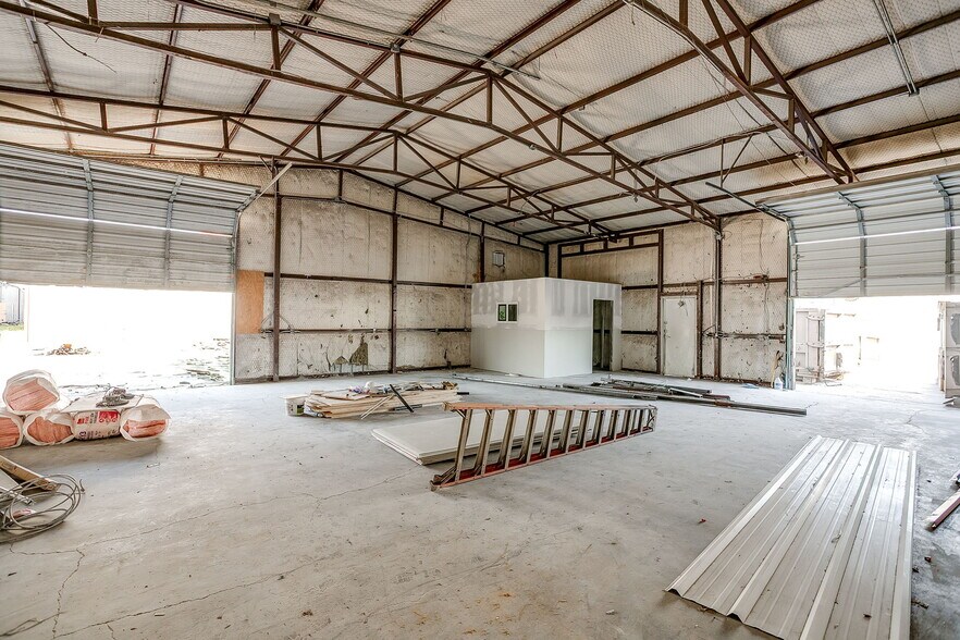 More Photos Of 3019 Keller Hicks Rd, Fort Worth Unknown For Lease