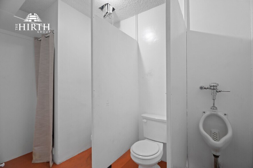 More Photos Of 8625 Avalon Blvd, Los Angeles Distribution For Sale