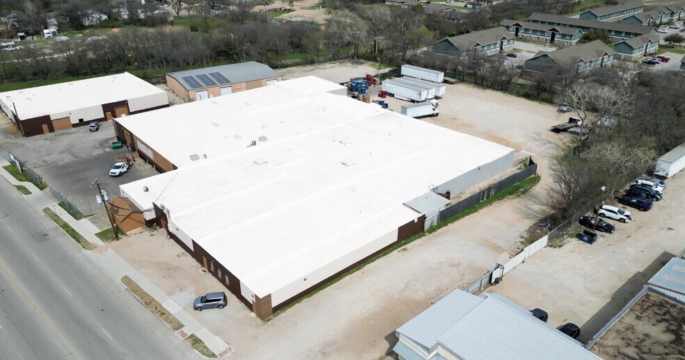 More Photos Of 2463-2517 S Riverside Dr, Fort Worth Industrial For Sale