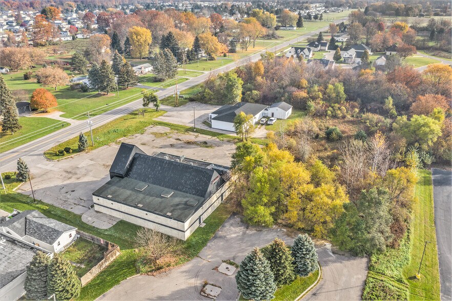 More Photos Of 5030 Coldwater Rd, Flint Freestanding For Lease