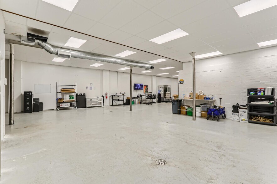 More Photos Of 81 NE Columbia Blvd, Portland Industrial For Sale