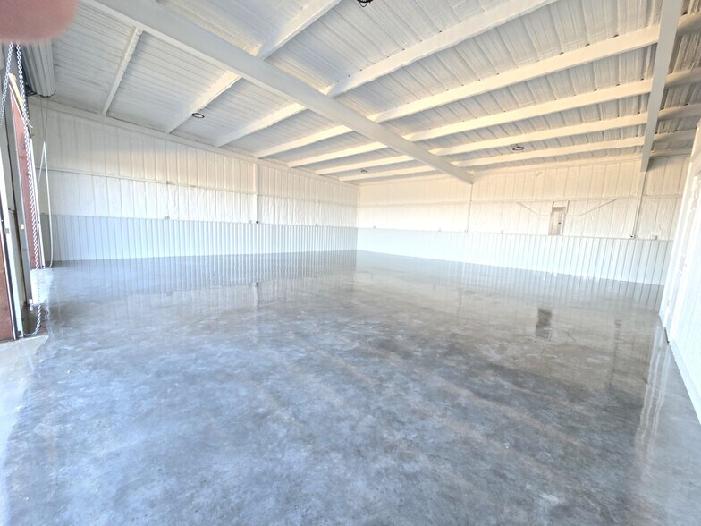 More Photos Of 6366-6414 FM 1715, Lampasas Flex For Lease