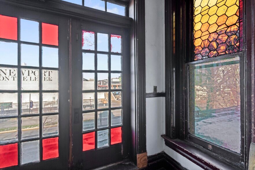 More Photos Of 24 E 3rd St, Newport Bar For Sale