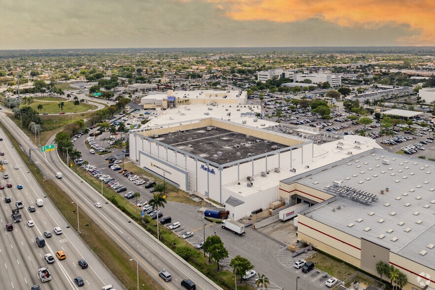 More Photos Of 7795 W Flagler St, Miami General Retail For Lease